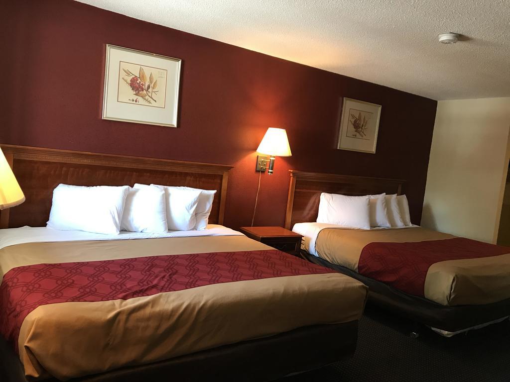 Red Carpet Inn Norwalk Exterior foto