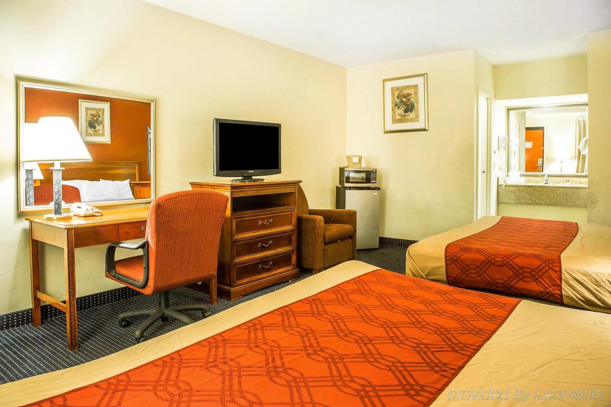 Red Carpet Inn Norwalk Exterior foto