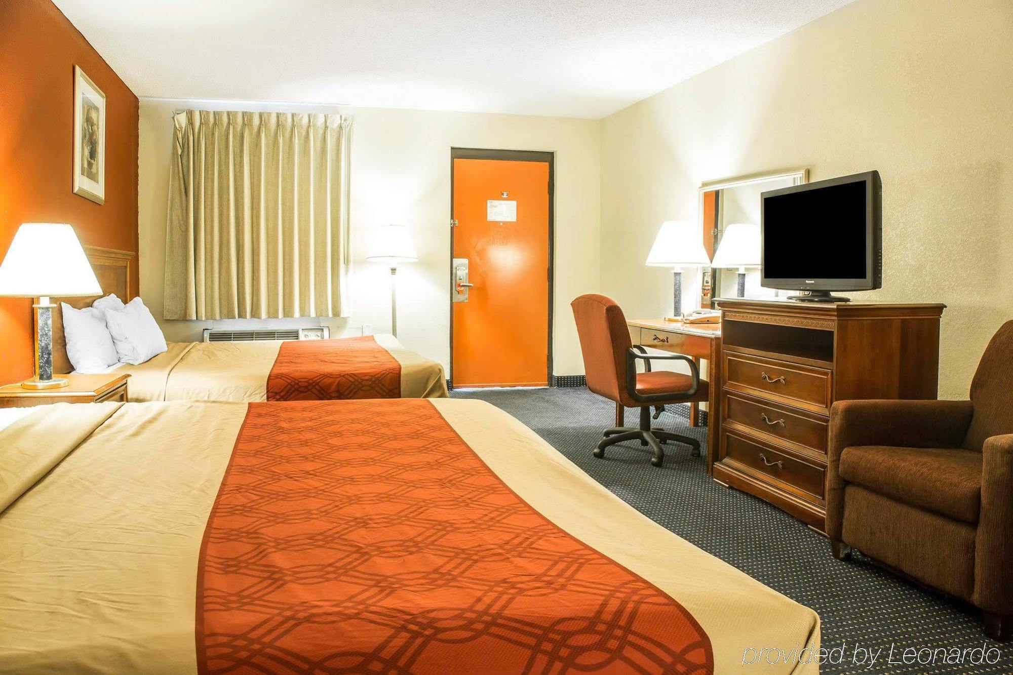 Red Carpet Inn Norwalk Exterior foto