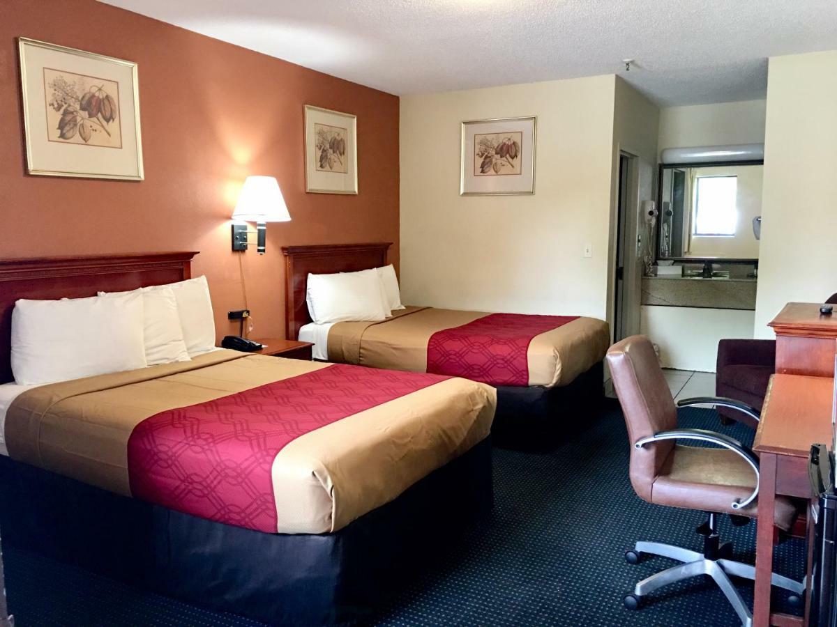 Red Carpet Inn Norwalk Exterior foto